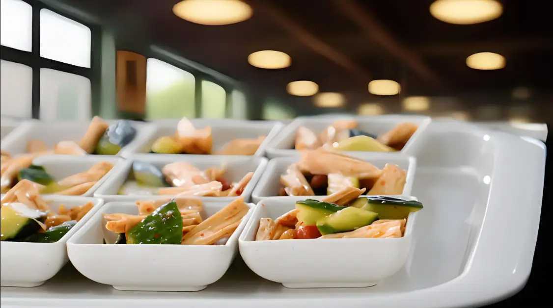 鋁箔盒包裝機(jī)：讓預(yù)制菜工廠效率提升50%的秘訣